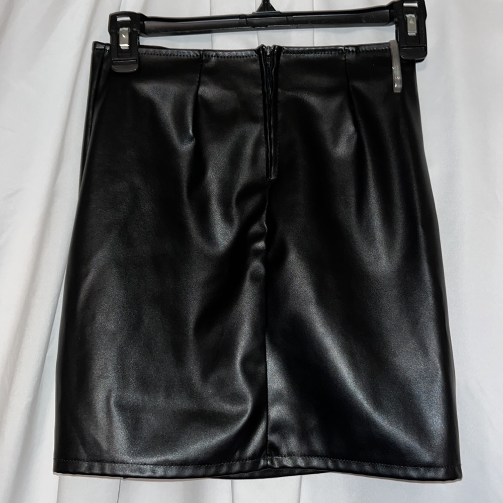 Windsor Black Leather Skirt - Picture 3 of 3